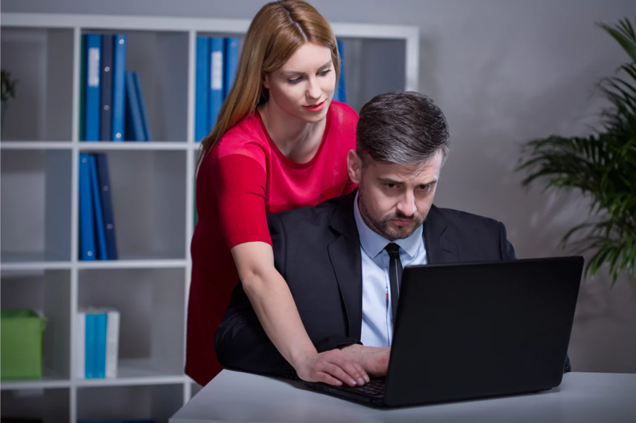 Signs Your Female Boss Likes You But Is Hiding It